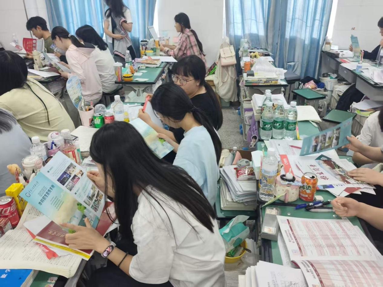 确保第一时间直达高三考生手中
